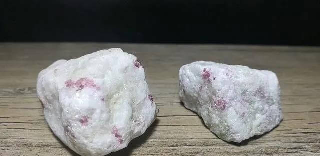红宝石矿石 - How do you identify ores?